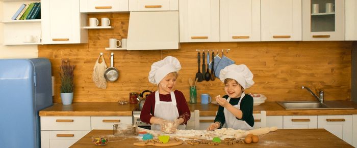 Почему дети часто берут на себя роль взрослого?